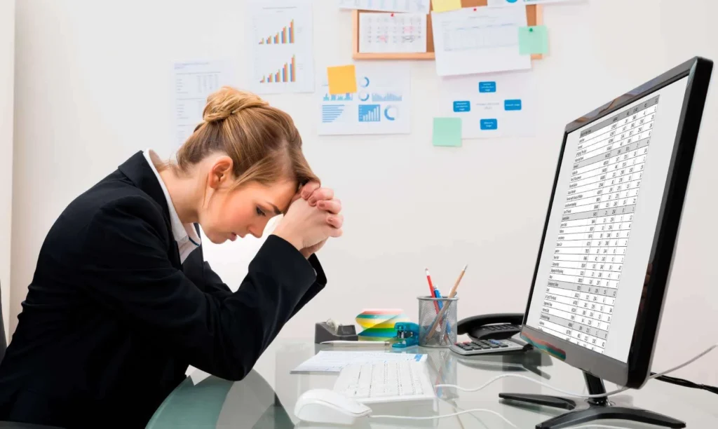 ERRORES-QUE-TE-HACEN-PERDER-DINERO-AL-EMPRENDER